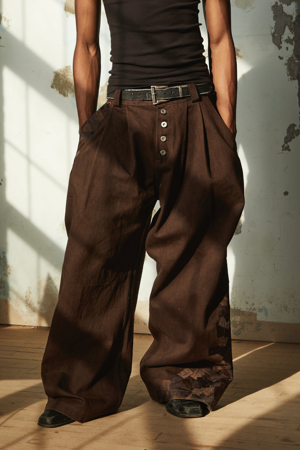 ‘EARTH BROWN’ 14OZ PLEATED SELVEDGE DENIM