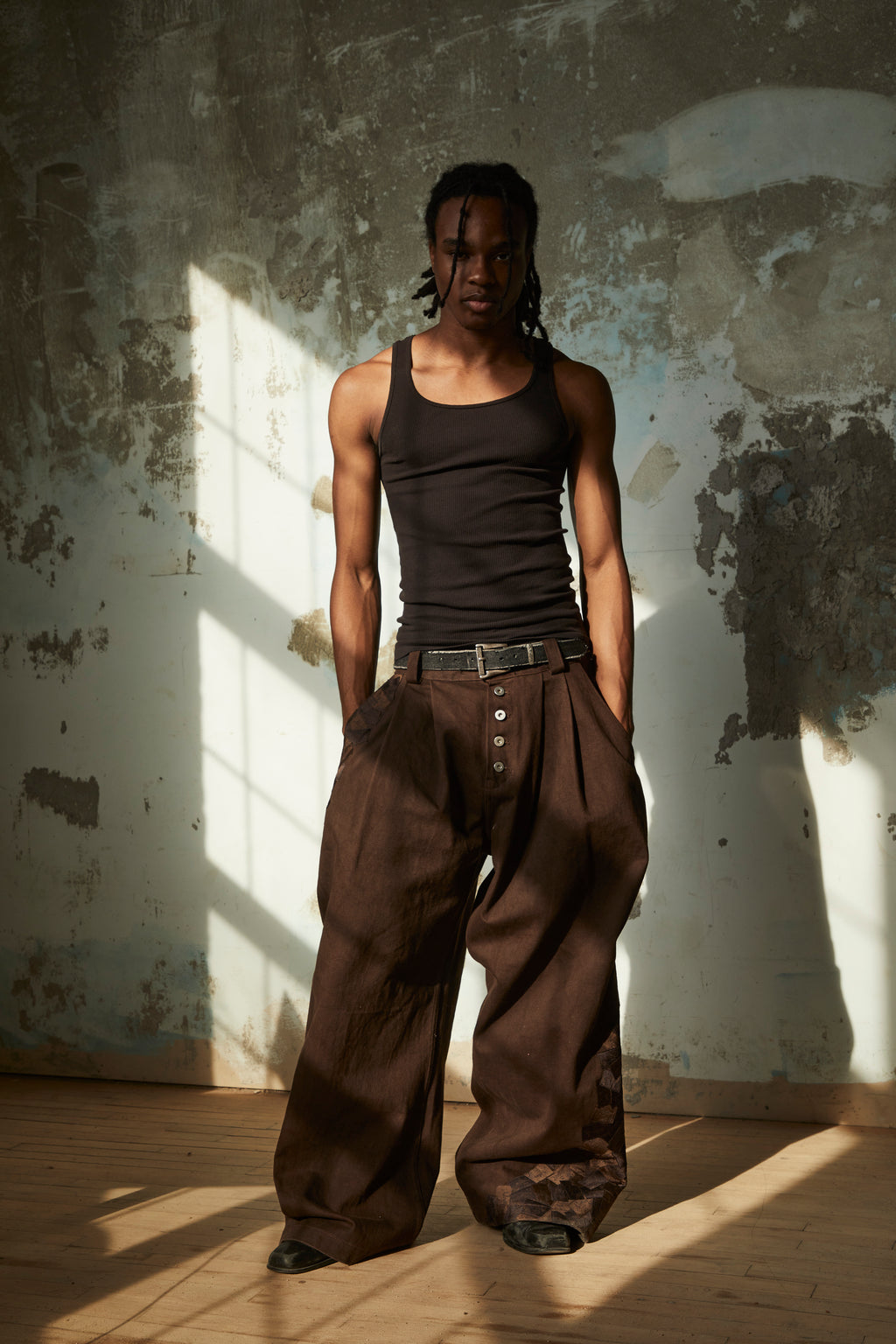 ‘EARTH BROWN’ 14OZ PLEATED SELVEDGE DENIM